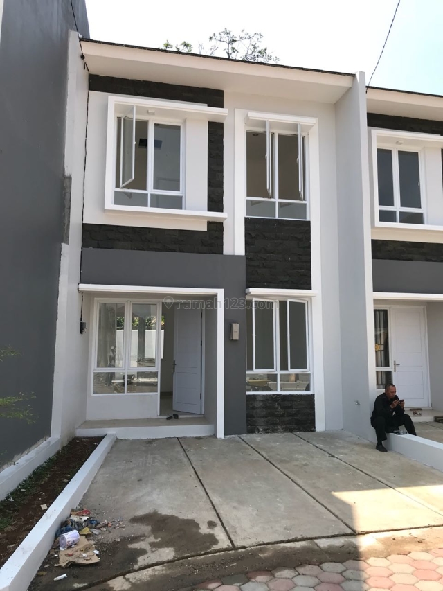 Rumah Beji Depok 2 Lantai Samping UI Dekat Margonda dan Stasiun Depok, Beji, Depok
