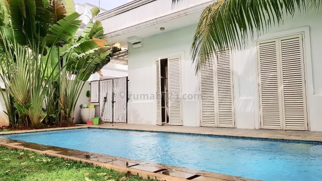 WTR Classic White House di Town House 2 @ Kemang, Kemang, Jakarta Selatan