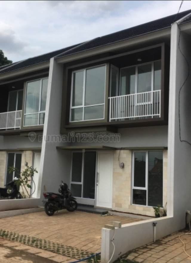 Rumah Mewah Minimalis 2 lantai ditawarkan dengan Harga Terbaik, Lokasi Strategis, Dekat Stasiun dan Rencana Akses Tol, Cinere, Depok