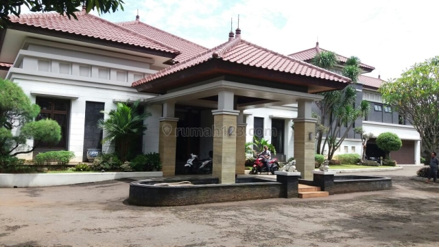 Rumah Bagus Fasilitas Lengkap hanya 100m Ke Jalan Fatmawati Raya, Lebak Bulus, Jakarta Selatan