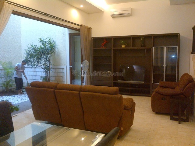 Nice House In A Tow House,fully Furnished,close To Gatsu, Pejaten, Jakarta Selatan