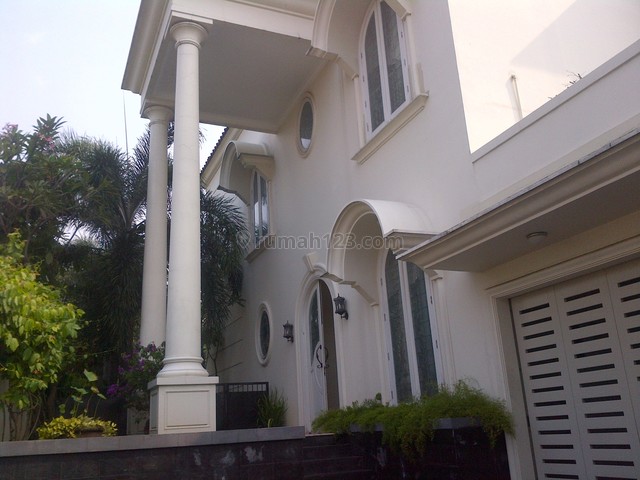 Nice & Beautiful House In The Best Location,close To Nis, Kemang, Jakarta Selatan