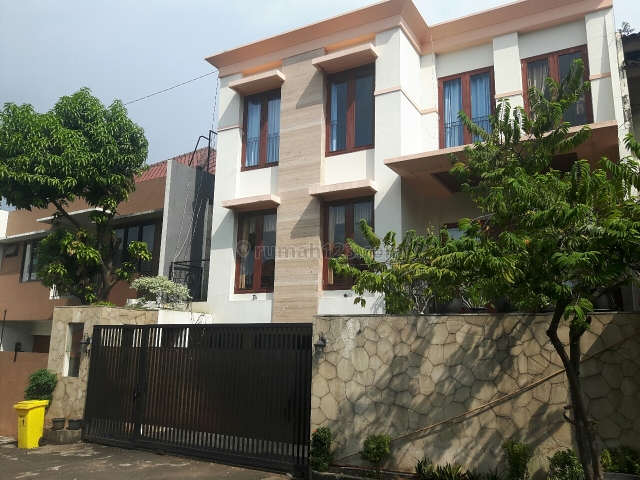 rumah cantik di jl. mendawai, Kebayoran Baru, Jakarta Selatan