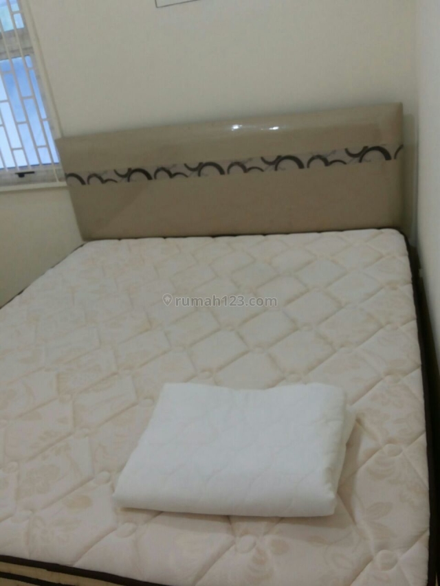 Rumah Siap Huni di Golf Lake San Lorenzo, Cengkareng, Jakarta Barat