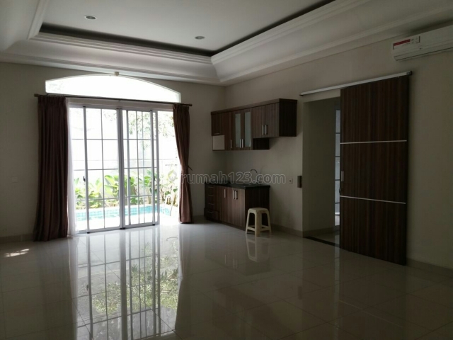 rumah besar dilengkap kolam renang, BSD, Tangerang