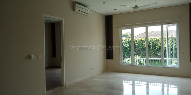 Nice town house in kemang area "price can be negotiable", Kemang, Jakarta Selatan