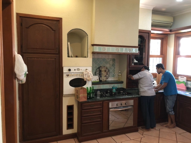 Rumah Siap Huni di Kemang Dalam Jakarta Selatan ada Kolam Renang, Kemang, Jakarta Selatan