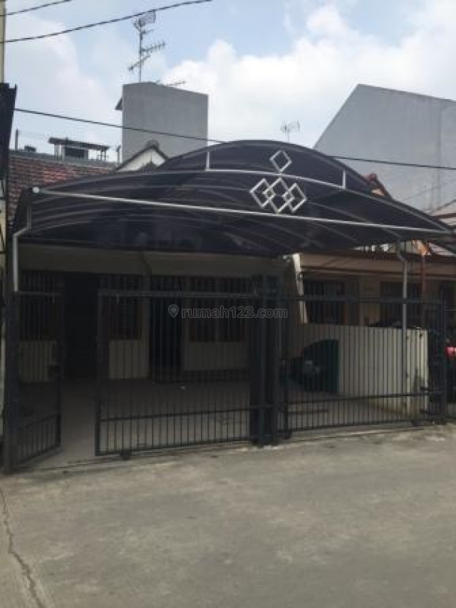 RUMAH DENGAN PAGAR,DI AREA EMAS JAKARTA UTARA,KELAPA GADING,LOKASI OKE., Kelapa Gading, Jakarta Utara