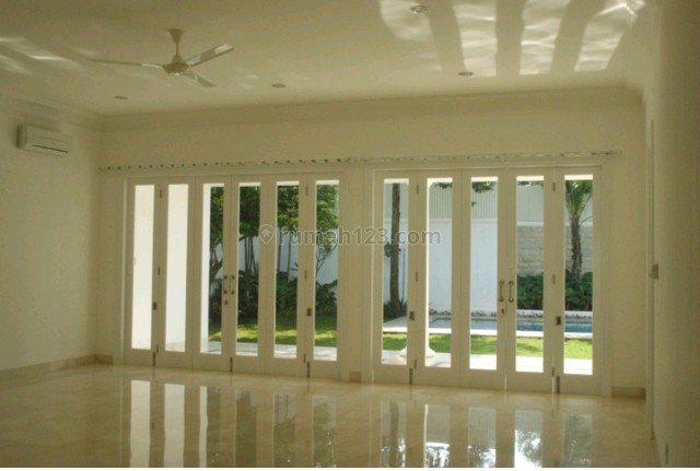 Beautiful and limited edition house in kemang dalam area "the price can be negotiable", Kemang, Jakarta Selatan