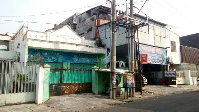 Rumah Usaha di Gajahan Pinggir Jalan, Kratonan, Solo