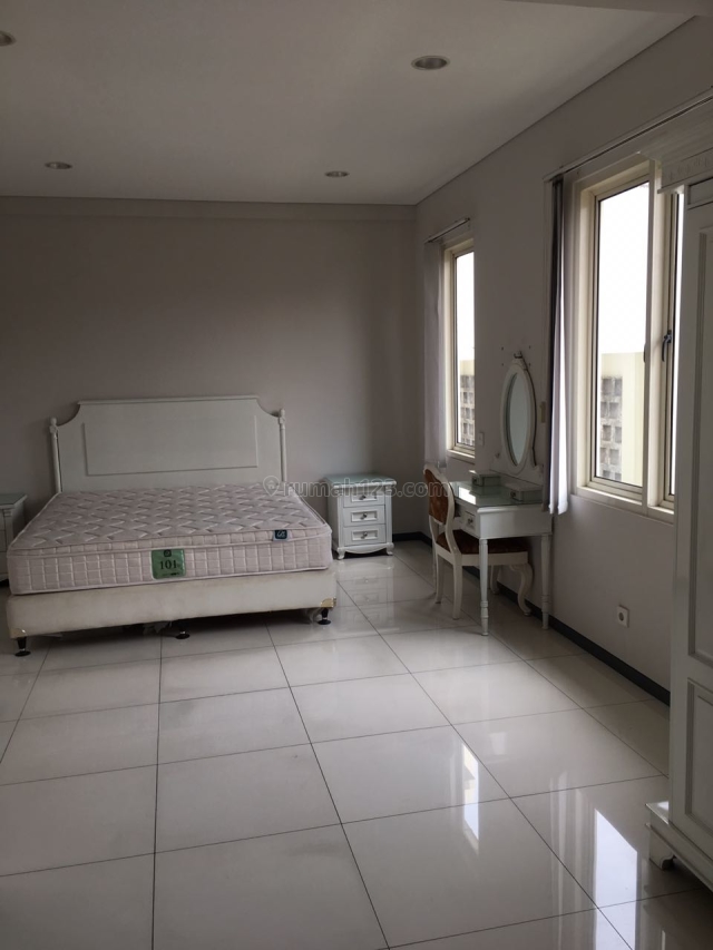 RUmah Siap Huni Ada Kolam Renang di Kebayoran Baru Jakarta Selatan, Kebayoran Baru, Jakarta Selatan
