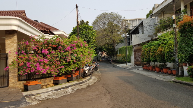 Rumah Tinggal Di Hoek Lingkungan Asri @Kebayoran Baru Jakarta Selatan, Kebayoran Baru, Jakarta Selatan