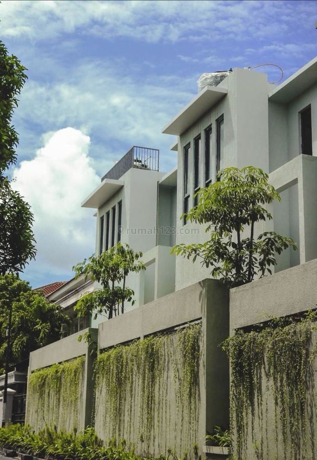 Good House for rent, suitable for office “The price can be negotiable”, Kemang, Jakarta Selatan