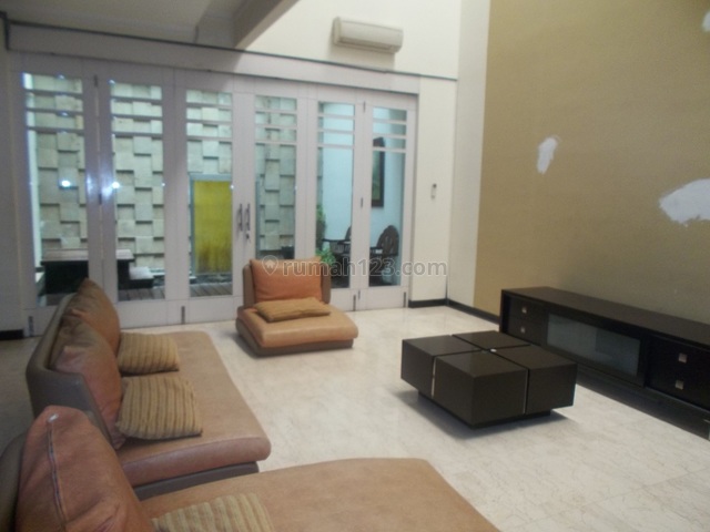 Good House in Strategic Location of South Jakarta “The price can be negotiable”, Mega Kuningan, Jakarta Selatan