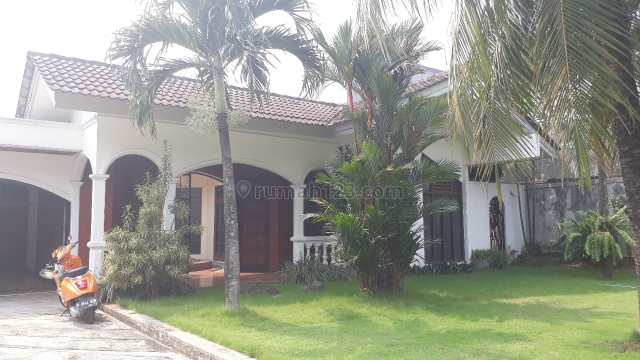 Rumah asri dan nyaman Pejaten barat halaman luas, Pejaten, Jakarta Selatan
