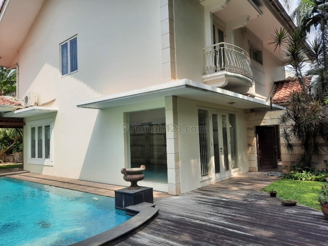 Rumah Asri Tenang cocok buat Embassy House di Kebayoran Baru, Kebayoran Baru, Jakarta Selatan