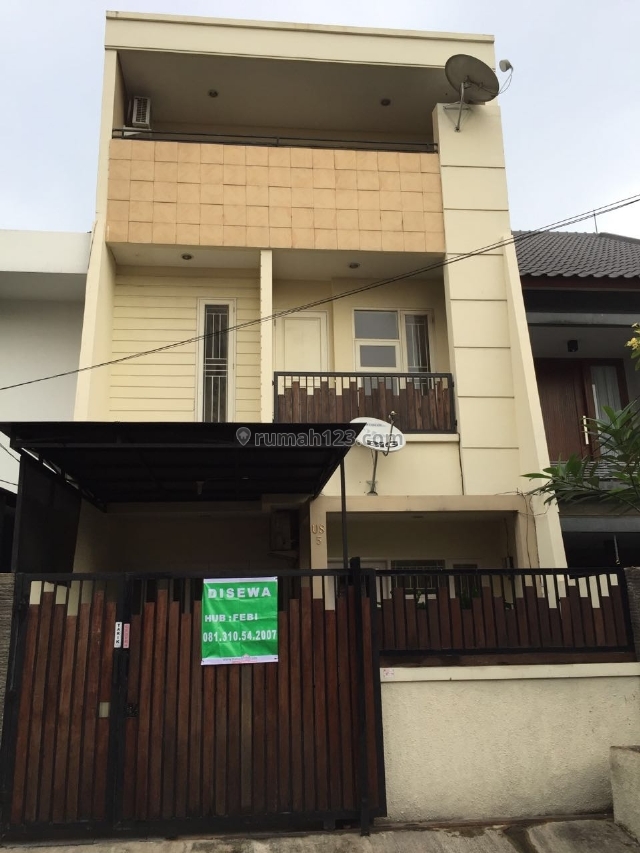 Rumah 3 lantai area Pinang Mas, Pondok Indah, Jakarta Selatan