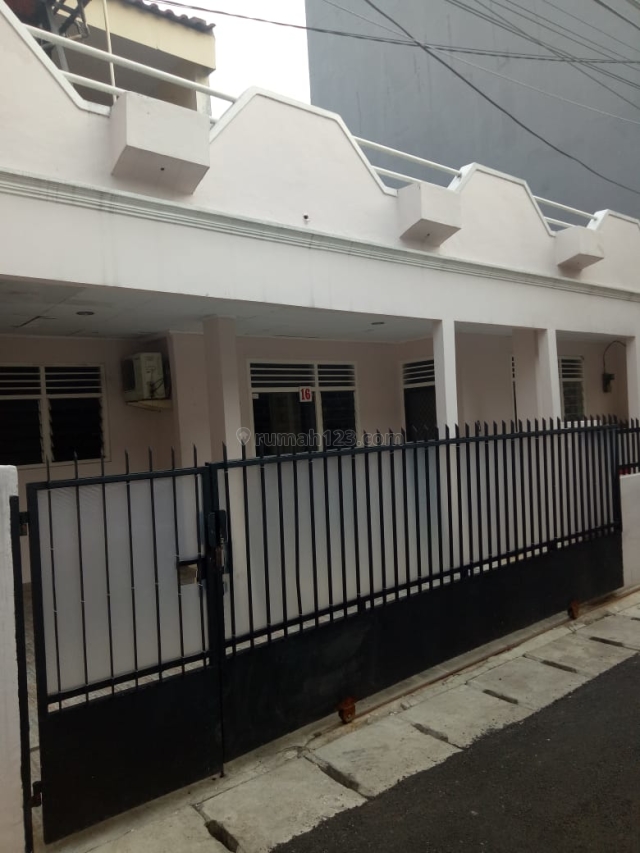 Rumah 1,5 lantai uk. 10 x 11 di Tg.Duren, hadap Utara, jalan 1 mobil, Tanjung Duren, Jakarta Barat