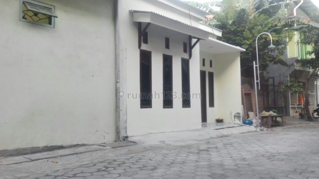 Rumah di Jln Dr Wahidin Gresik, Kebomas, Gresik