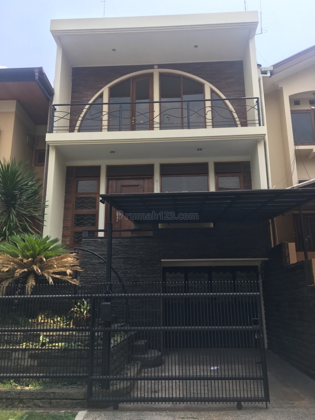 rumah cantik murah yang sudah di renovasi siap pakai, Setra Duta, Bandung