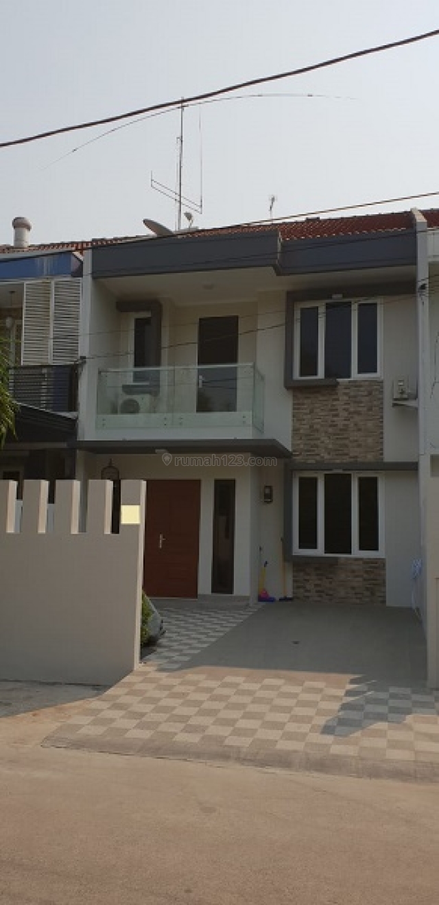 CEPAT !! Rumah Asri dan Nyaman di Gading Arcadia ,Bisa Nego, Kelapa Gading, Jakarta Utara