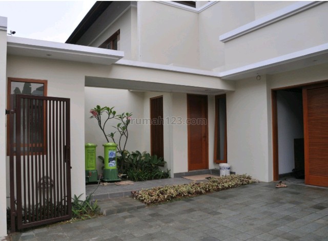 Beautiful house in Cipete area, the price can be negotiable, Cipete, Jakarta Selatan