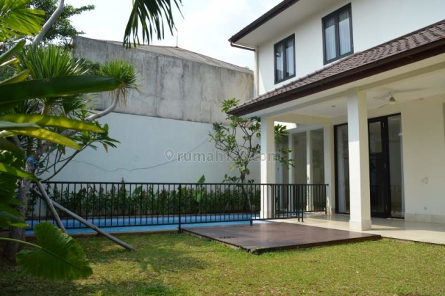 Bright house in a compound in Kemang. Must see, Kemang, Jakarta Selatan