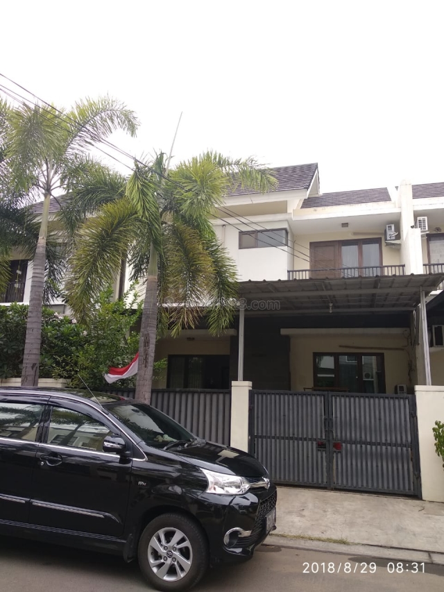 Rumah Aralia luas 160m 2lantai hadap utara Siap Huni di Harapan Indah Bekasi, Bekasi Barat, Bekasi