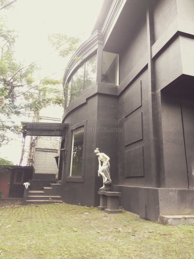 Comfortable and beautiful building in prapanca area for office “The price can be negotiable”, Prapanca, Jakarta Selatan