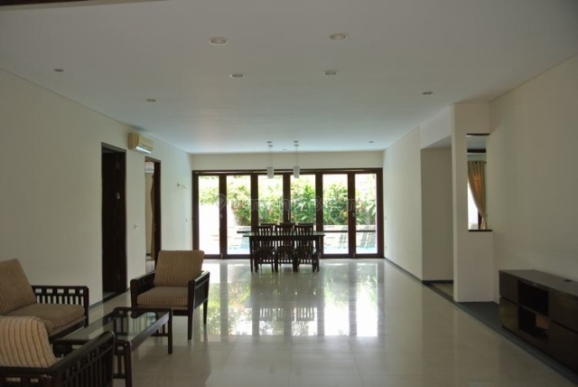 Spacious and 1 storey house, Kebayoran Baru, Jakarta Selatan