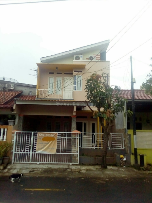 Rumah terawat 2 lantai fasilitas lengkap di Jatiwarna, jatiasih, Bekasi. (ruby. 08159463846), Jatiwarna, Bekasi