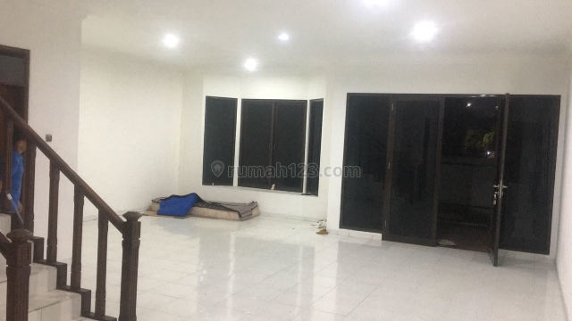 RUMAH SIAP HUNI DEKAT PTIK #MINIMAL 2 TAHUN#, Kebayoran Baru, Jakarta Selatan