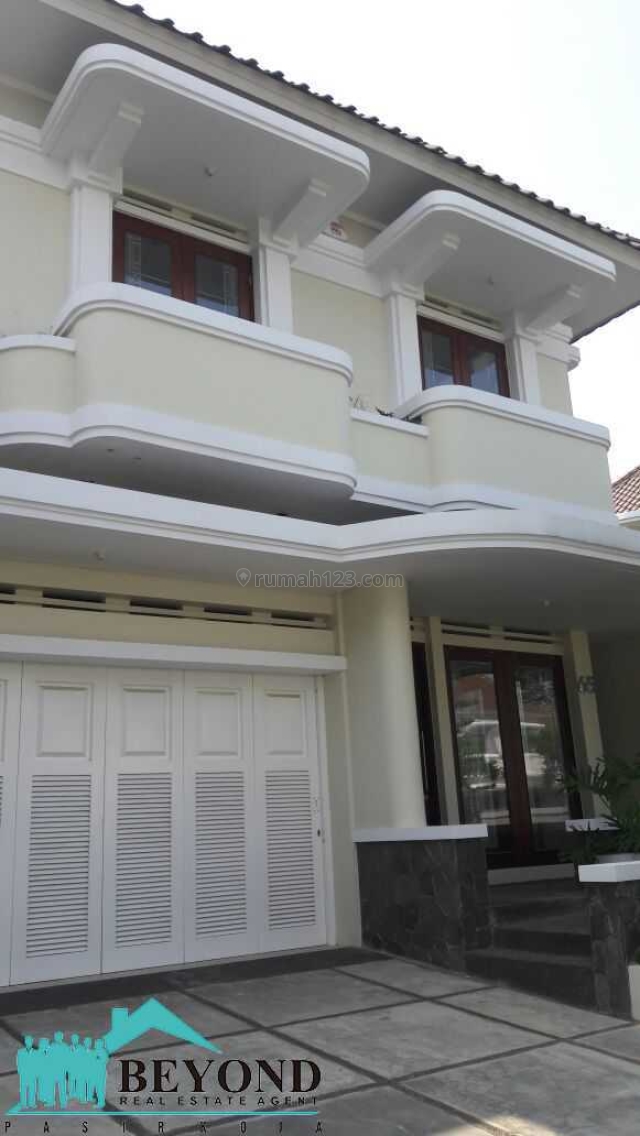 Rumah Desain Spektakuler Daerah Gurugantangan Kota Baru Parahyangan Bandung, Kota Baru Parahyangan, Bandung