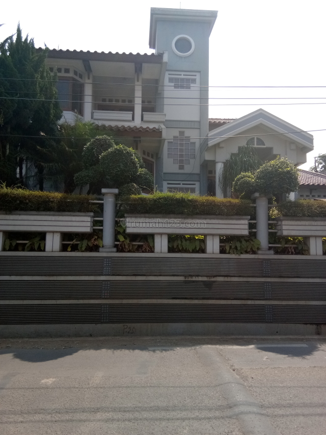 Rumah Mainroad Strategis di Sarijadi, Sarijadi, Bandung
