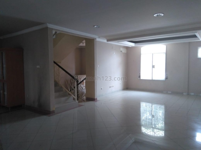 Rumah Cendana Golf - Siap huni dan Rapi, Pantai Indah Kapuk, Jakarta Utara