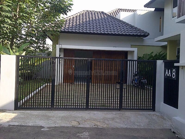 Rumah Minimalis Siap Huni Ada Kolam Renang di Kemang, Kemang, Jakarta Selatan