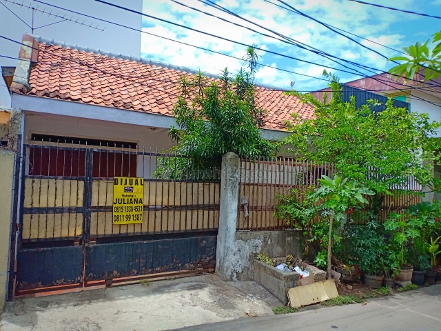 Rumah bangunan lama,di lokasi strategis., Cawang, Jakarta Timur