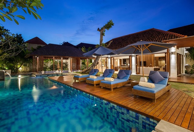 4 Bedrooms Freehold Villa For Sale with a modern and tropical charm designed in Seminyak, Seminyak, Badung