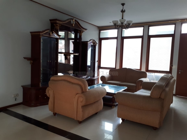 Rumah Setraduta Green Terace Furnish 3 lantai, Setra Duta, Bandung