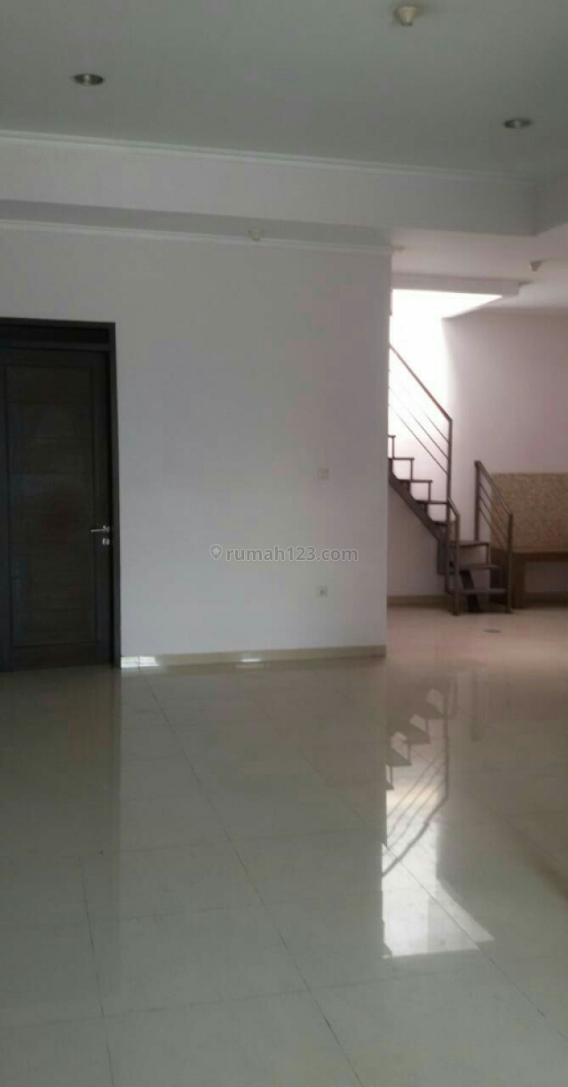 Rumah Minimalis 4 Kamar di Batununggal, Bandung, Batununggal, Bandung