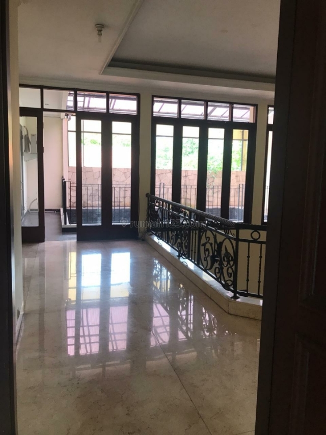 RUMAH PRESTISIUS DI KELILINGI PUSAT BISNIS JAKSEL DENGAN HARGA BERSAING, Kebayoran Baru, Jakarta Selatan