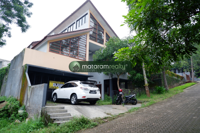 Rumah Mewah dan Asri di Komplek Eksklusif Dago, Ada Kolam Renang, Cocok Untuk Villa/ Guest House, Dago, Bandung