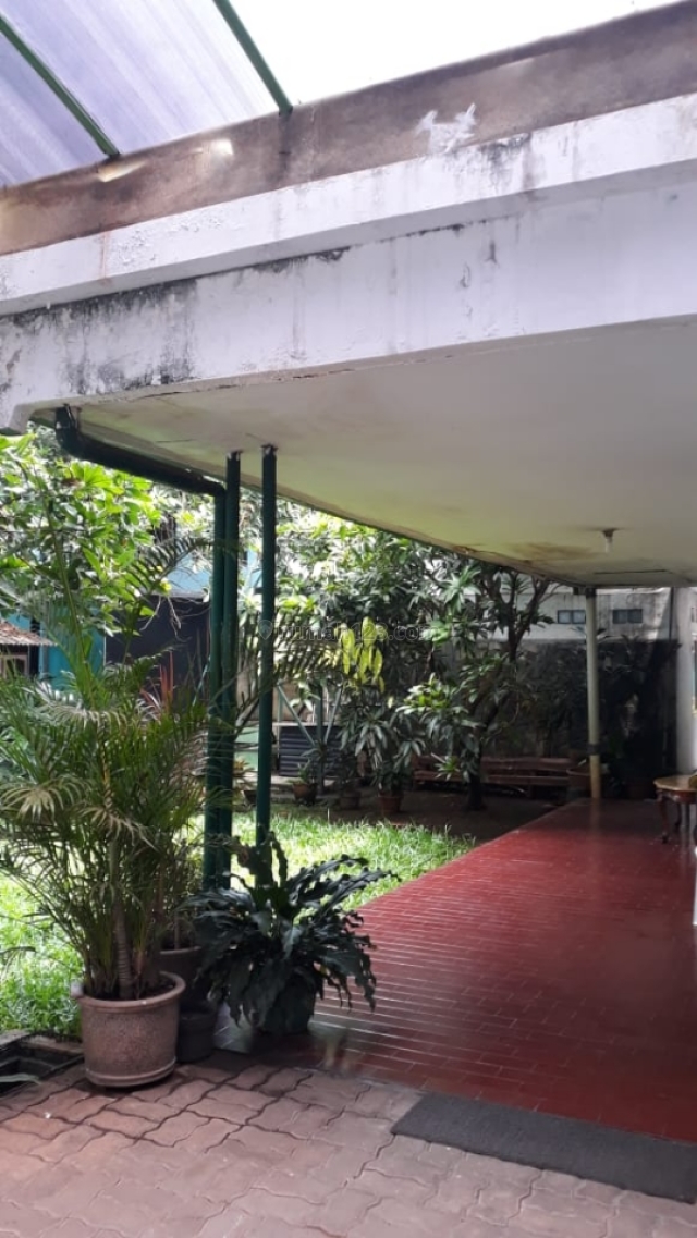 Pondok Pinang, 100m dari jalan raya, rumah tua dengan 10 kt kos-kosan, Pondok Pinang, Jakarta Selatan