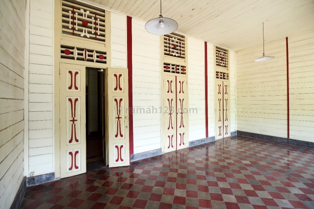 Rumah kayu antik asli di Laweyan, Laweyan, Solo