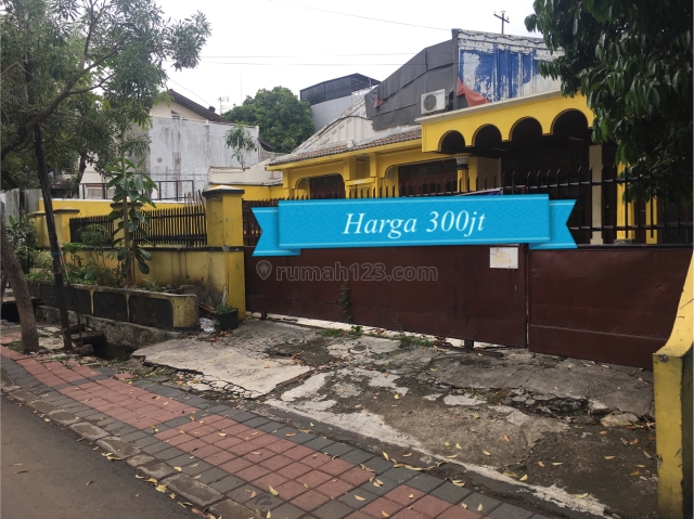 Rumah luas pinggir jalan besar, Tebet, Jakarta Selatan