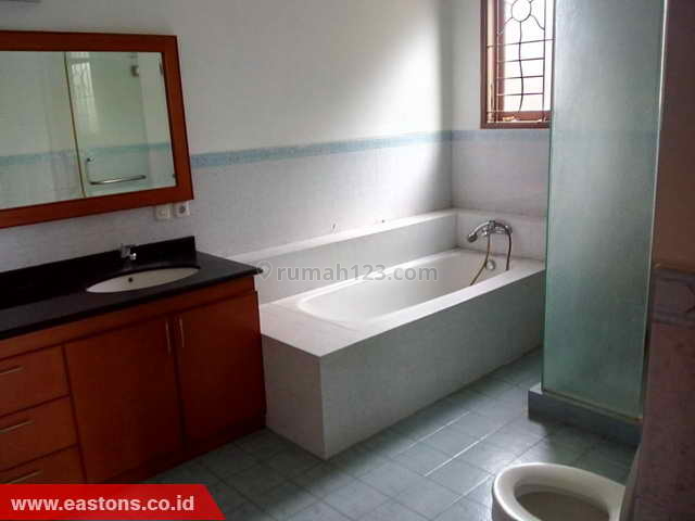 Rumah Bagus & Asri Di Lokasi Elite Kemang (PD008213), Kemang, Jakarta Selatan