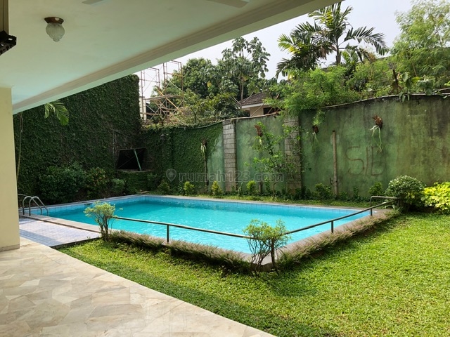 Rumah di Simprug Jakarta Selatan, Simprug, Jakarta Selatan