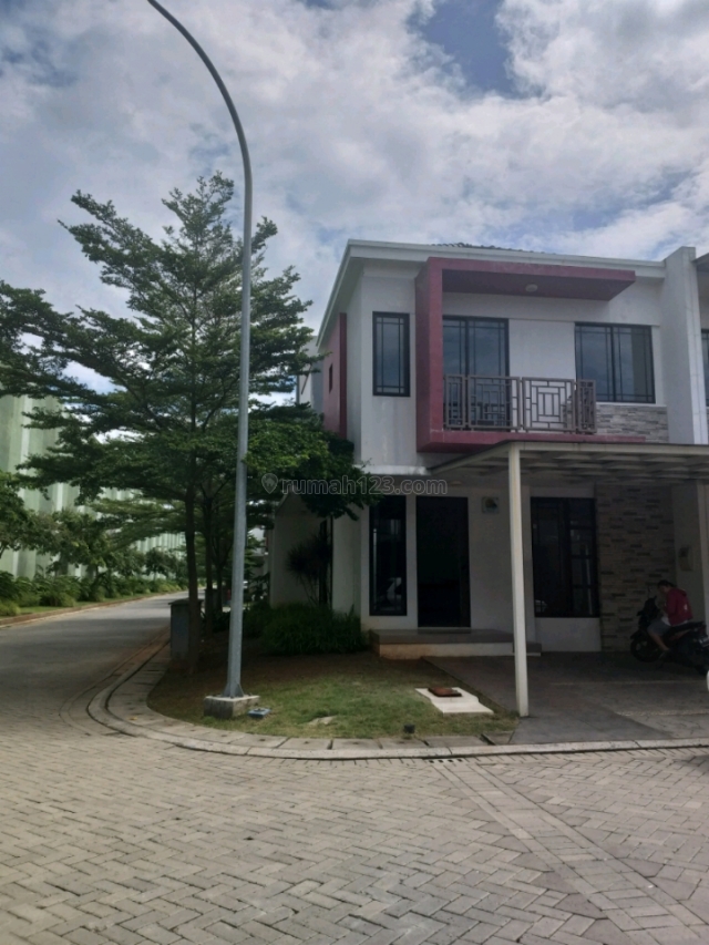 Dirumah Green Lake City, Green Lake City, Jakarta Barat
