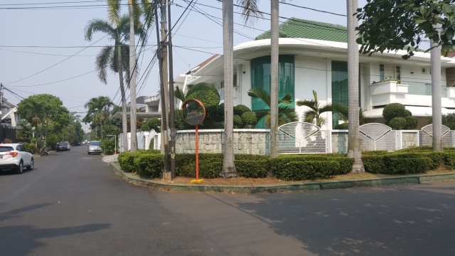 Rumah Hunian 2 lantai di Lokasi Strategis di Jalan Janur Elok IX, Kelapa Gading, Jakarta Utara