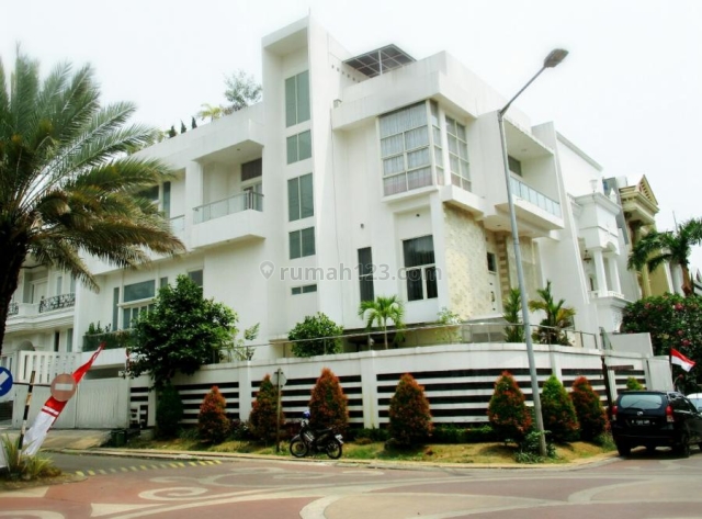 Rumah Mewah Hoek Jl Raya Casablanca Bukit Gading Mediterania Kelapa Gading, Kelapa Gading, Jakarta Utara